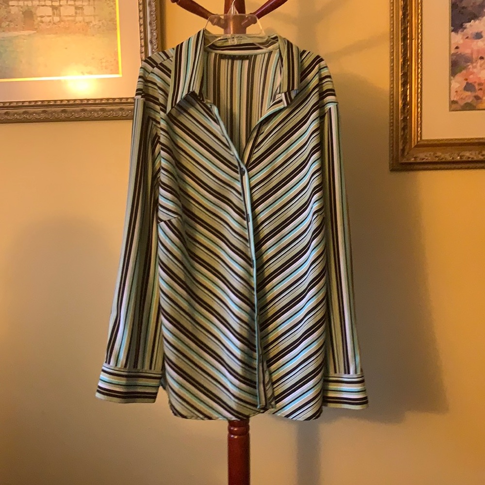 Green long sleeves blouse